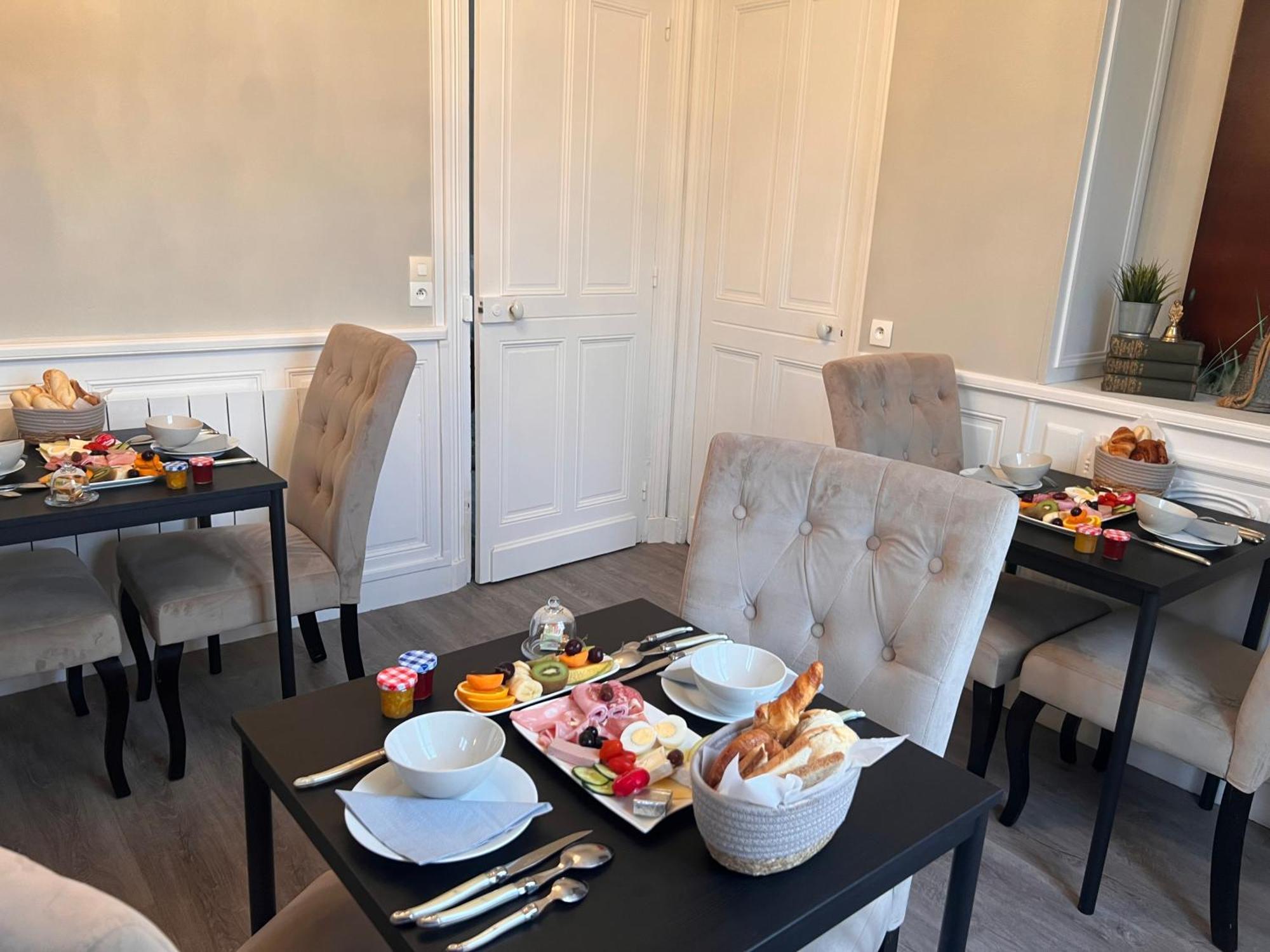 Le Bourg Bed & Breakfast Asnieres-en-Bessin Dış mekan fotoğraf